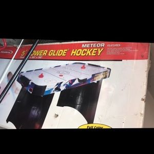 Air hockey table